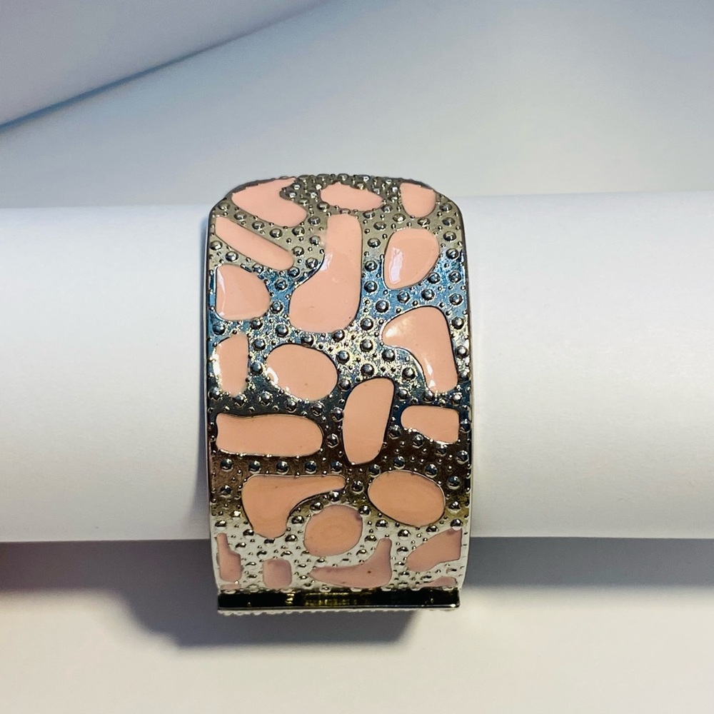 Montres de Fleur Vintage Pink Enameled Cuff Wristwatch Working See Video NH - Picture 6 of 8